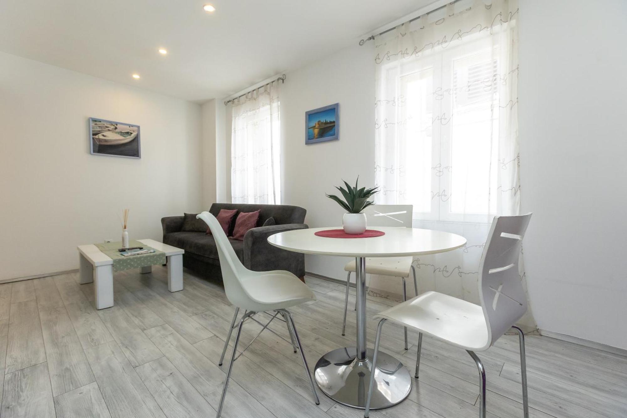 Alpha Loft 1br In Center