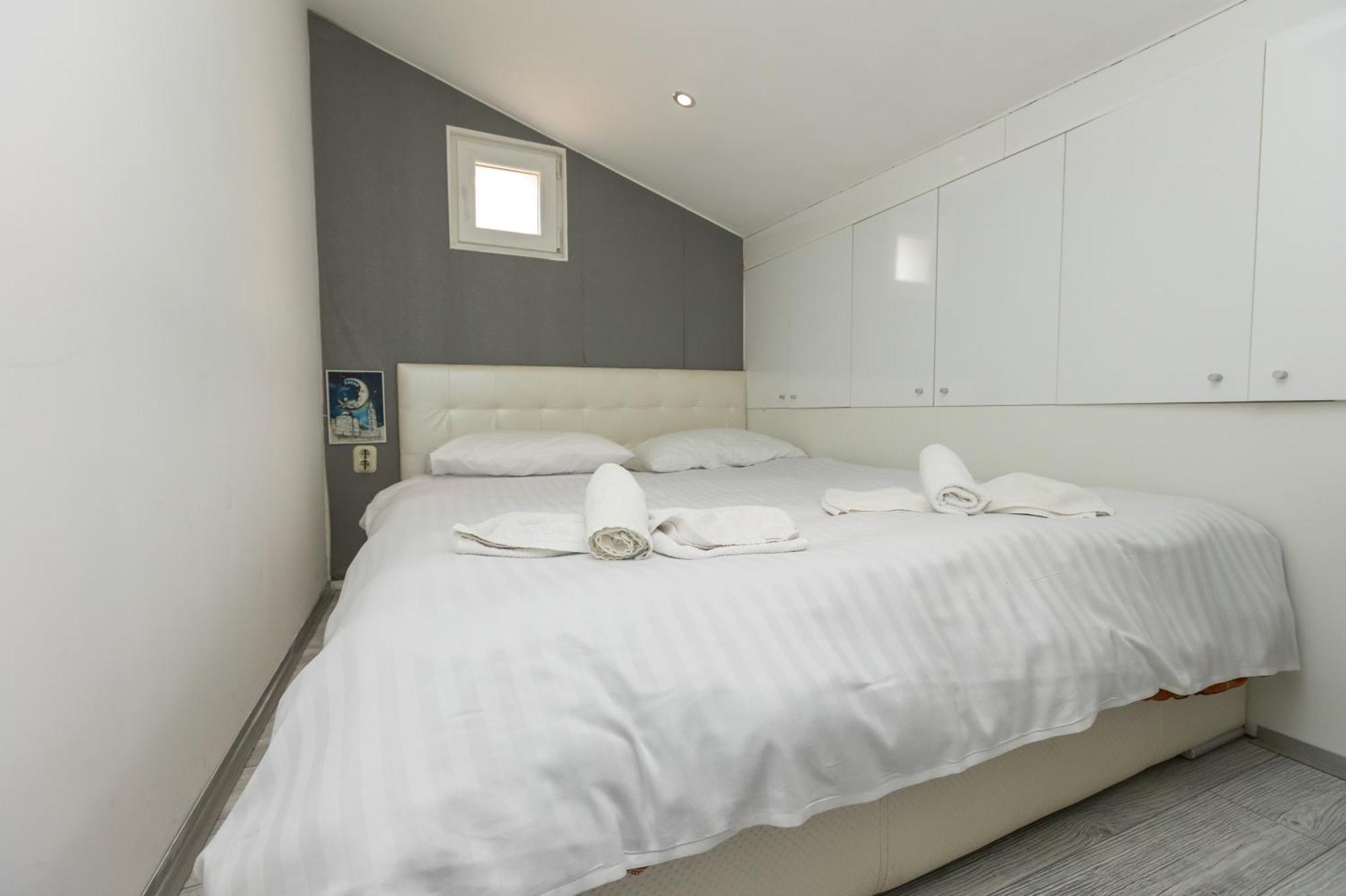 Alpha Loft 1br In Center Apartment *
